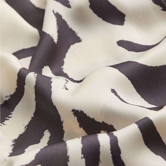 Patterned Wrap Front Blouse - Picture 3 of 7